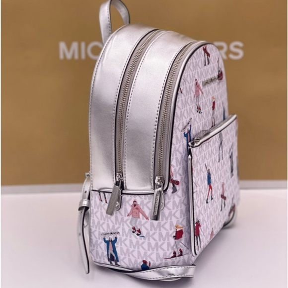 Michael Kors Jet Set Girls Adina
Medium Backpack MK Bright White
Silver - Picture 4 of 12